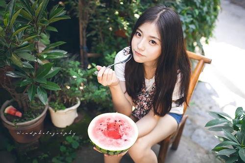 娱乐吃瓜女配图片,吃瓜群众的娱乐盛宴