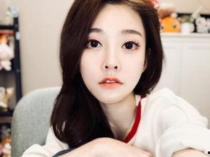 娱乐吃瓜酱刚满十八岁,十八岁青春绽放，揭秘娱乐圈新晋小花